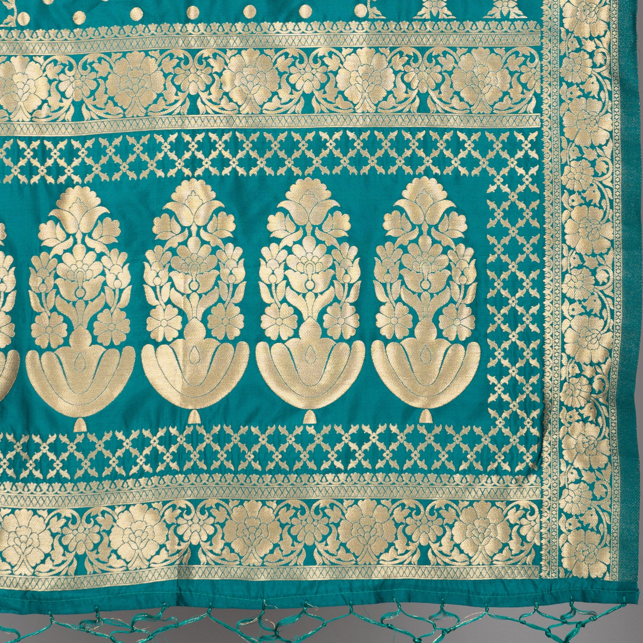 Banarasi Jacquard Weave Dupatta (BSD-18) | Ivaara.