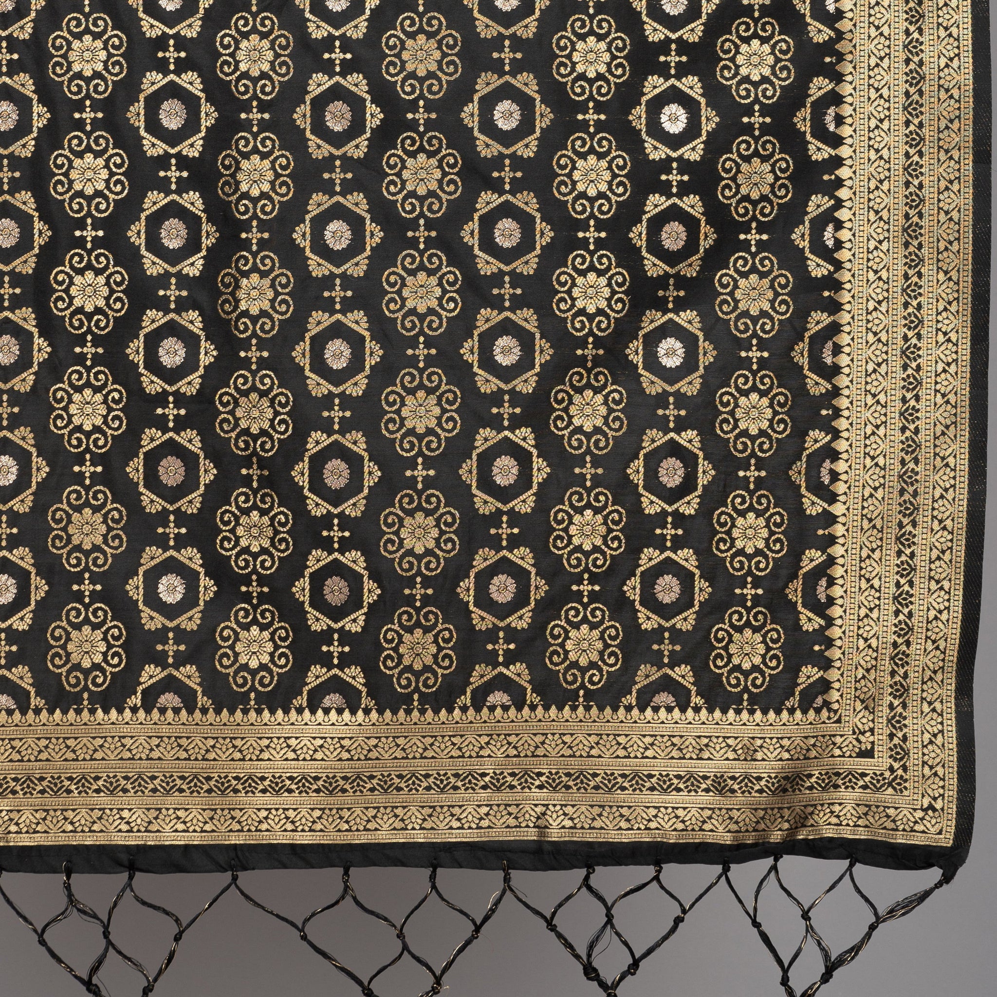 Banarasi Jacquard Weave Dupatta (BSD-22) | Ivaara.