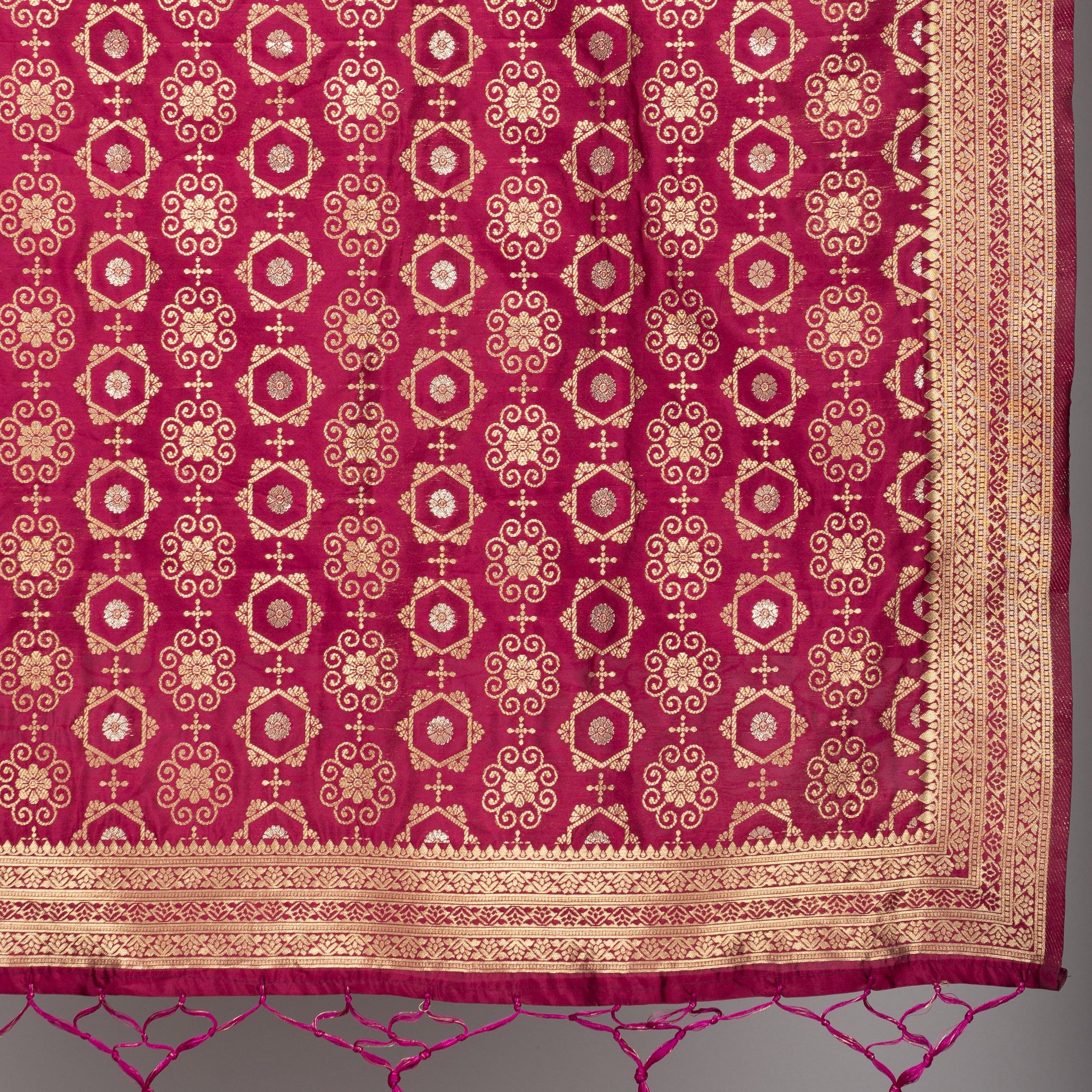 Banarasi Jacquard Weave Dupatta (BSD-23) | Ivaara.