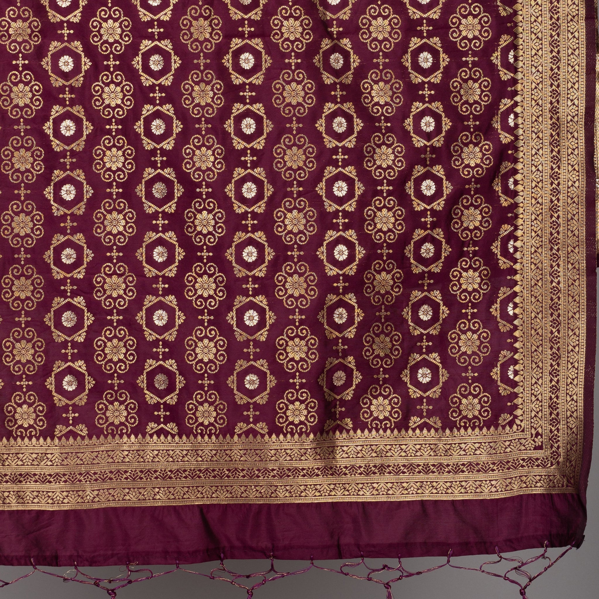 Banarasi Jacquard Weave Dupatta (BSD-8) | Ivaara.