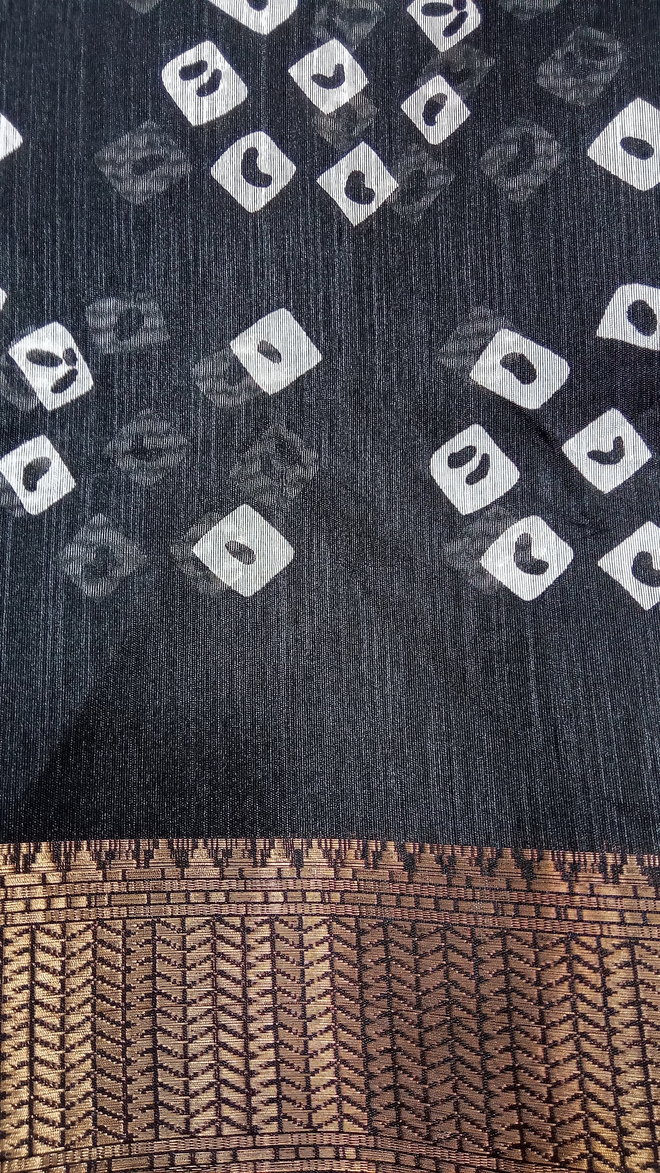 Cotton Blend Dobby Bandhej Printed Saree with Blouse – 6 Meter | Ivaara.