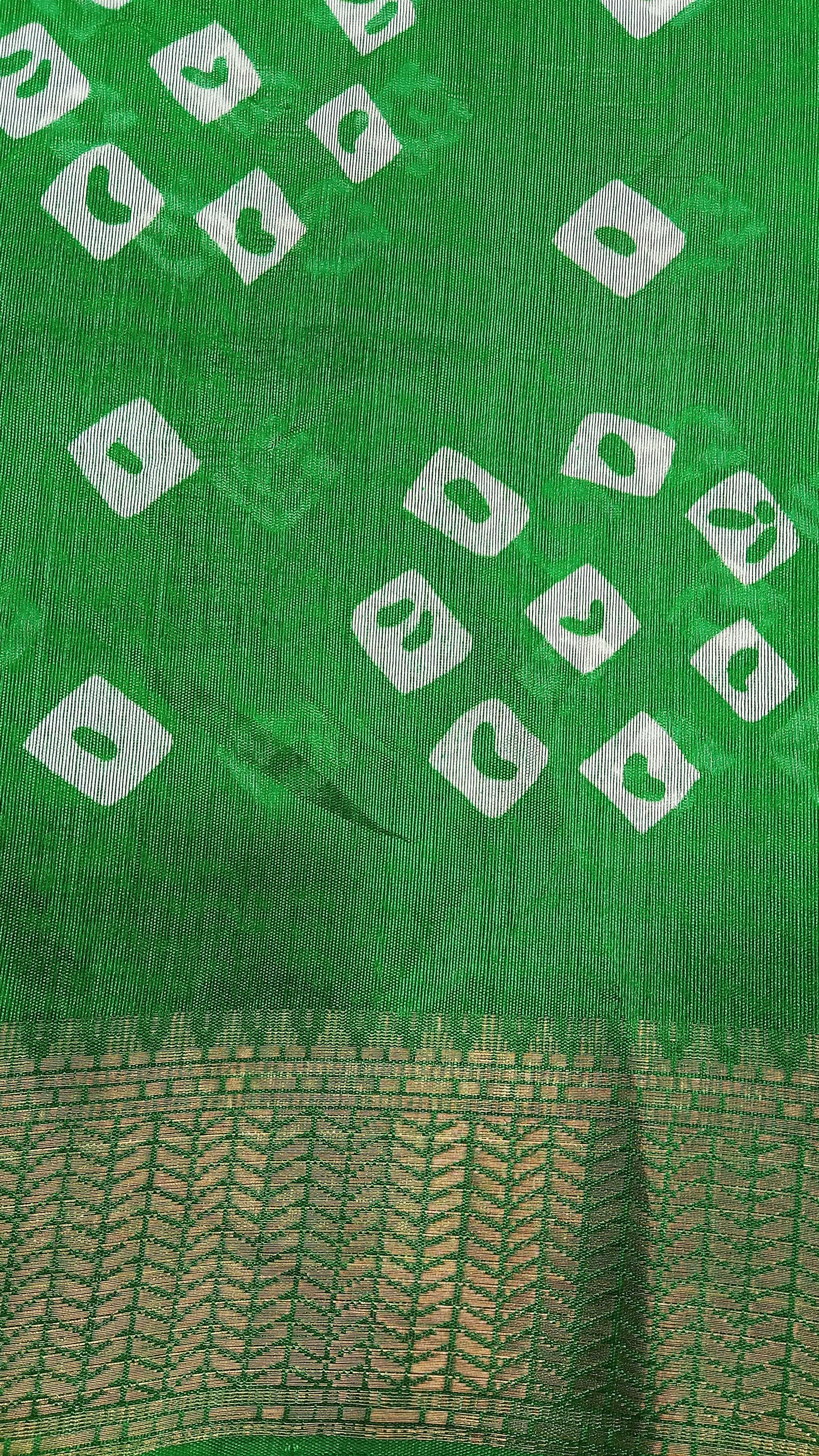 Cotton Blend Dobby Bandhej Printed Green Saree with Blouse – 6 Meter | Ivaara.