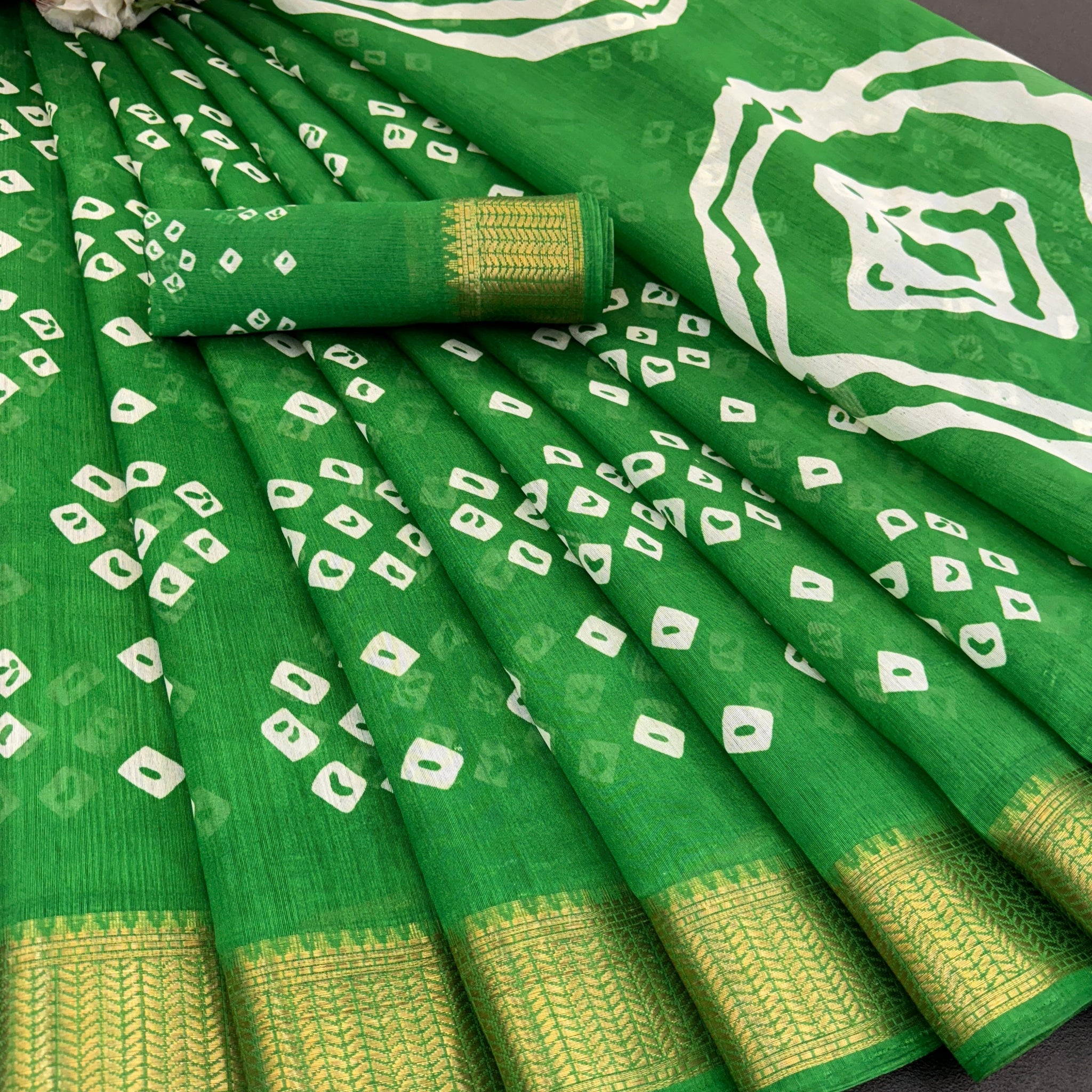 Cotton Blend Dobby Bandhej Printed Green Saree with Blouse – 6 Meter | Ivaara.