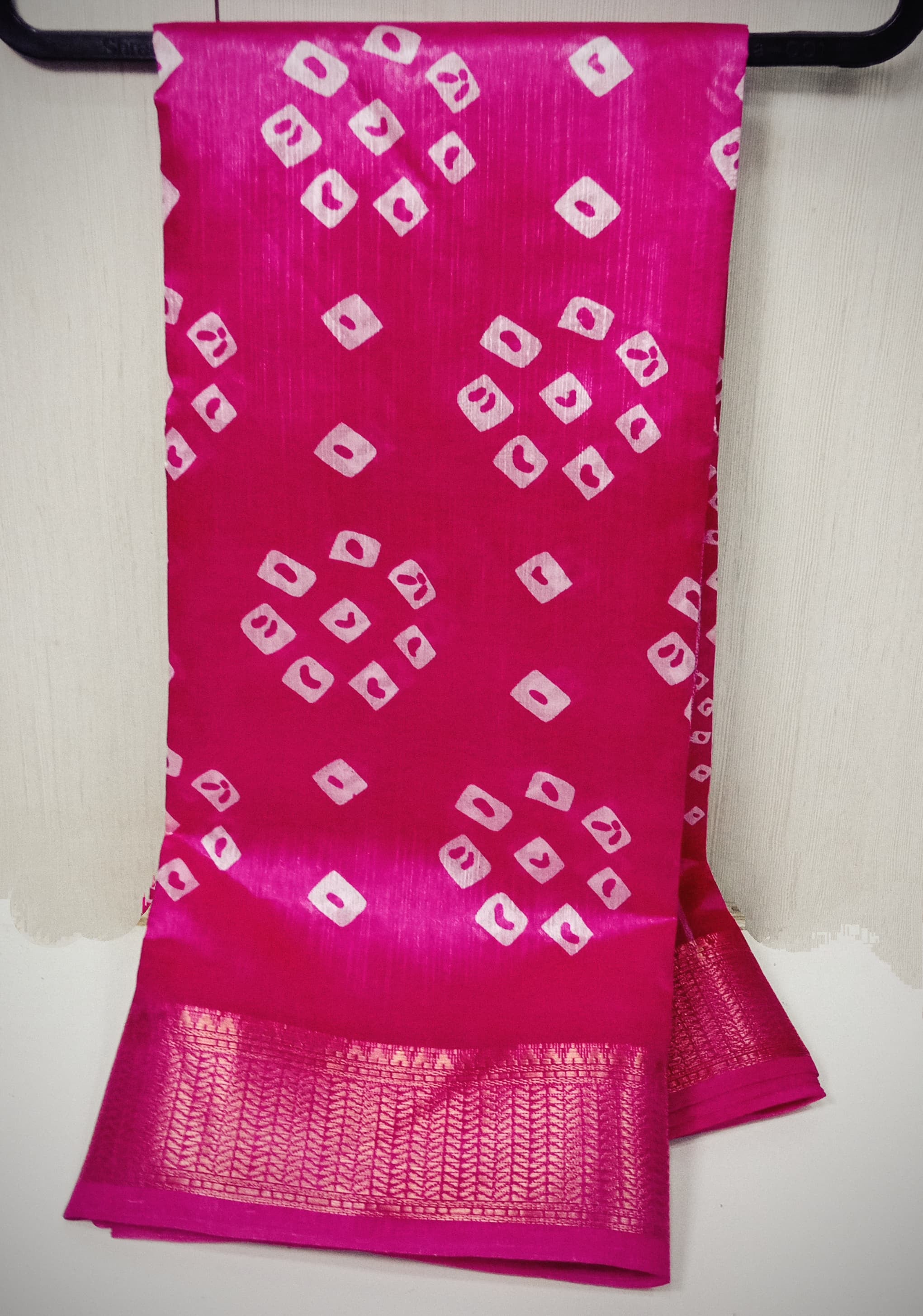 Cotton Blend Dobby Bandhej Printed Pink Saree with Blouse – 6 Meter | Ivaara.