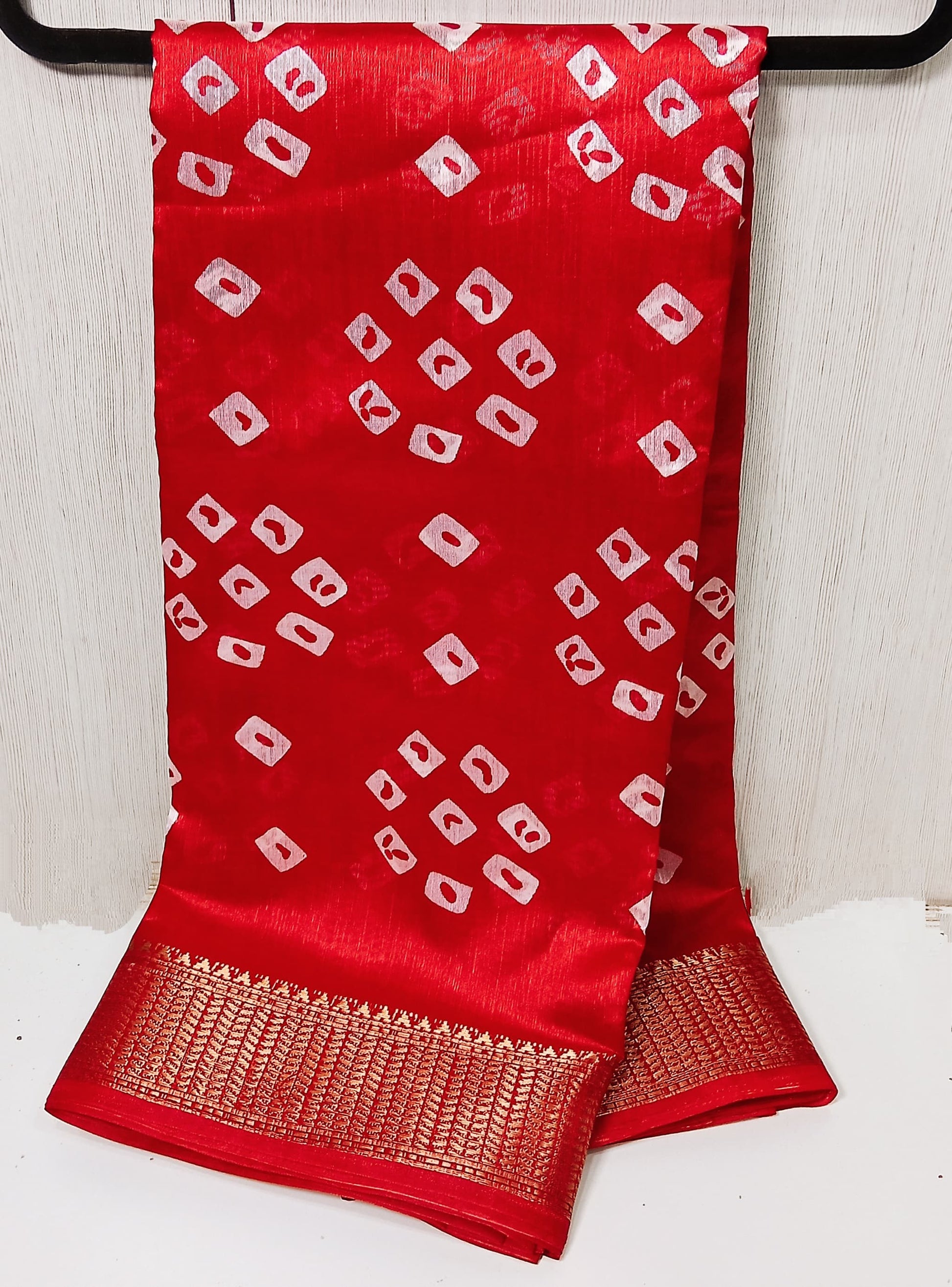 Cotton Blend Dobby Bandhej Printed Red Saree with Blouse – 6 Meter | Ivaara.