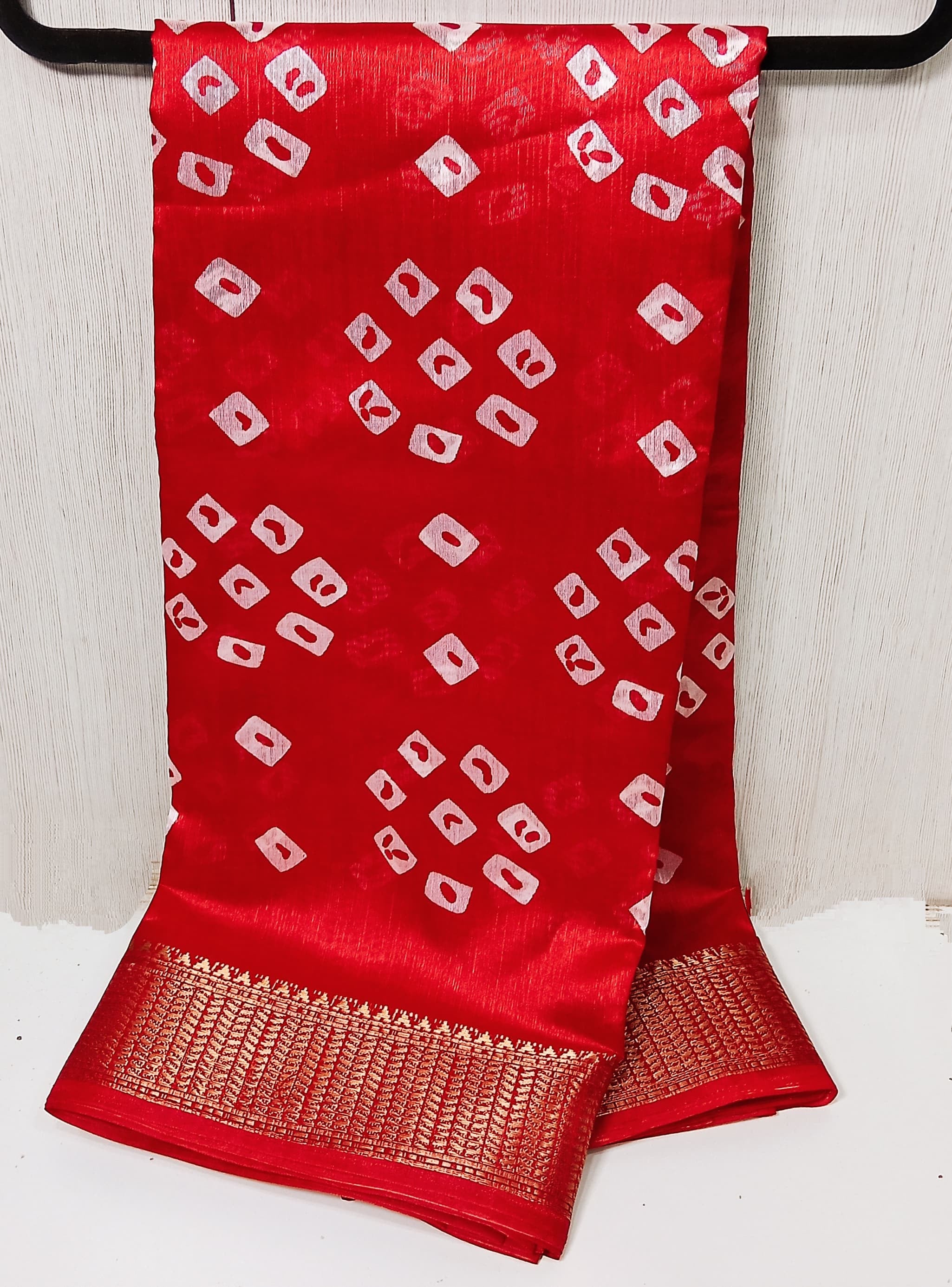 Cotton Blend Dobby Bandhej Printed Red Saree with Blouse – 6 Meter | Ivaara.