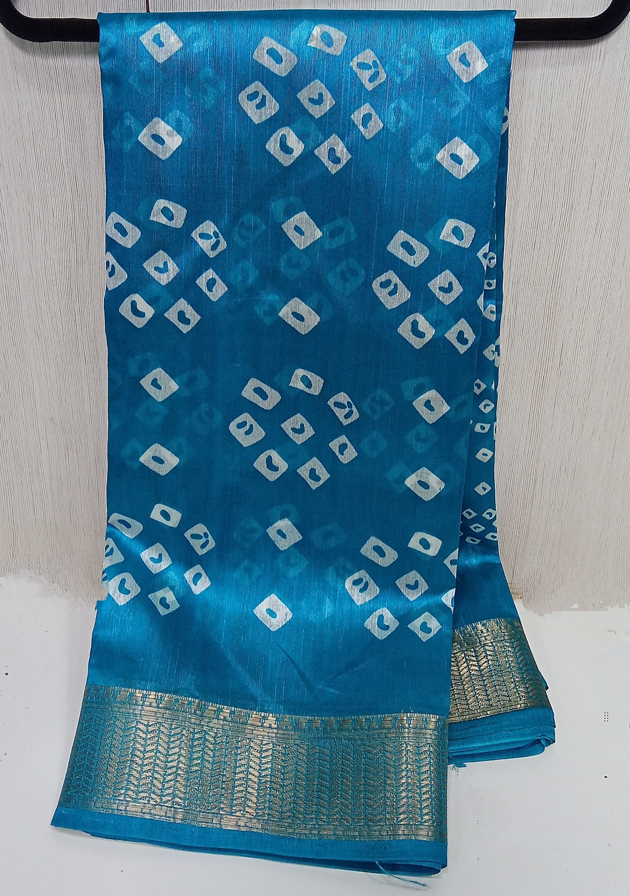 Cotton Blend Dobby Bandhej Printed Teal Blue Saree with Blouse – 6 Meter | Ivaara.