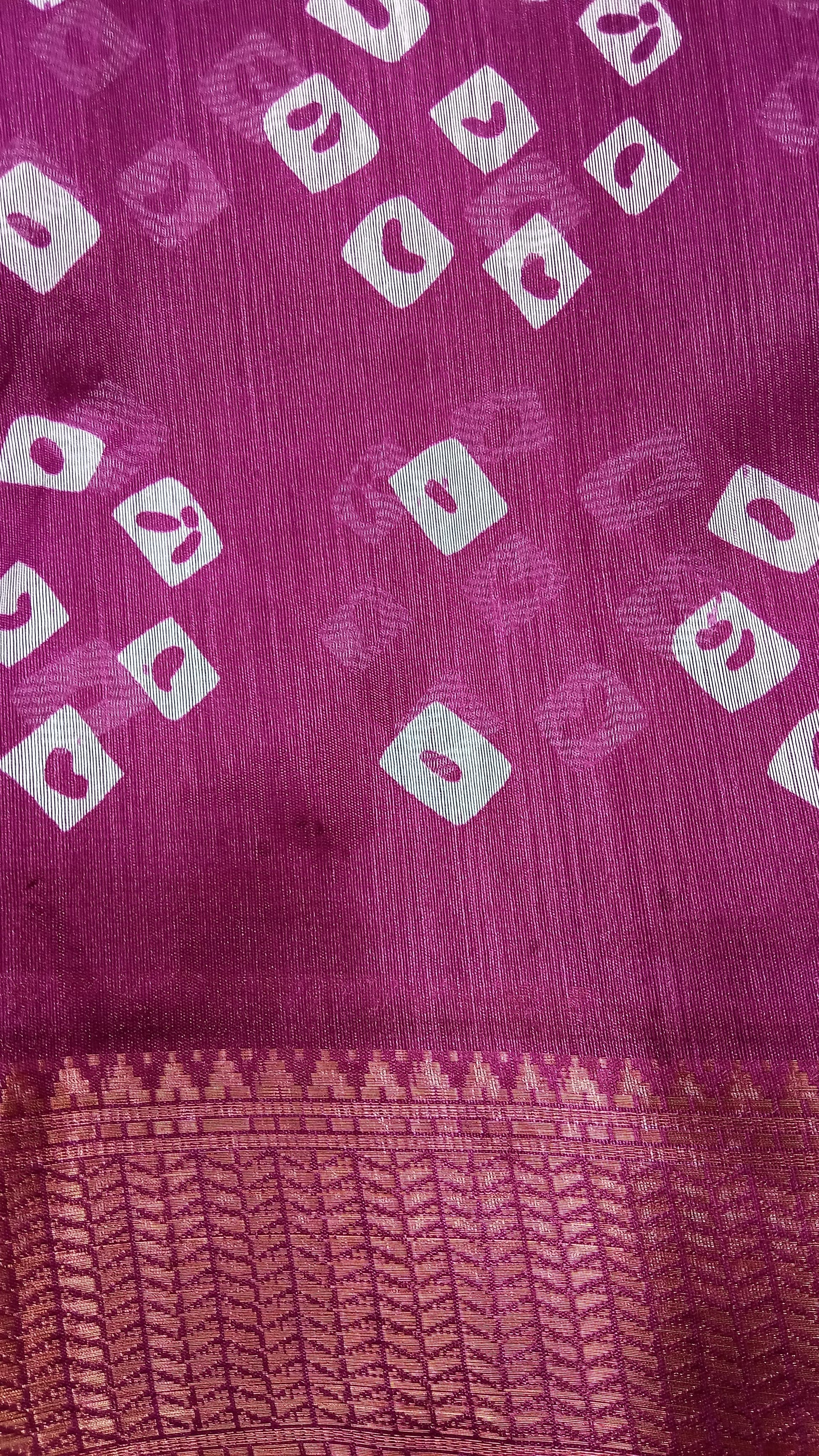 Cotton Blend Dobby Bandhej Printed Wine Saree with Blouse – 6 Meter | Ivaara.