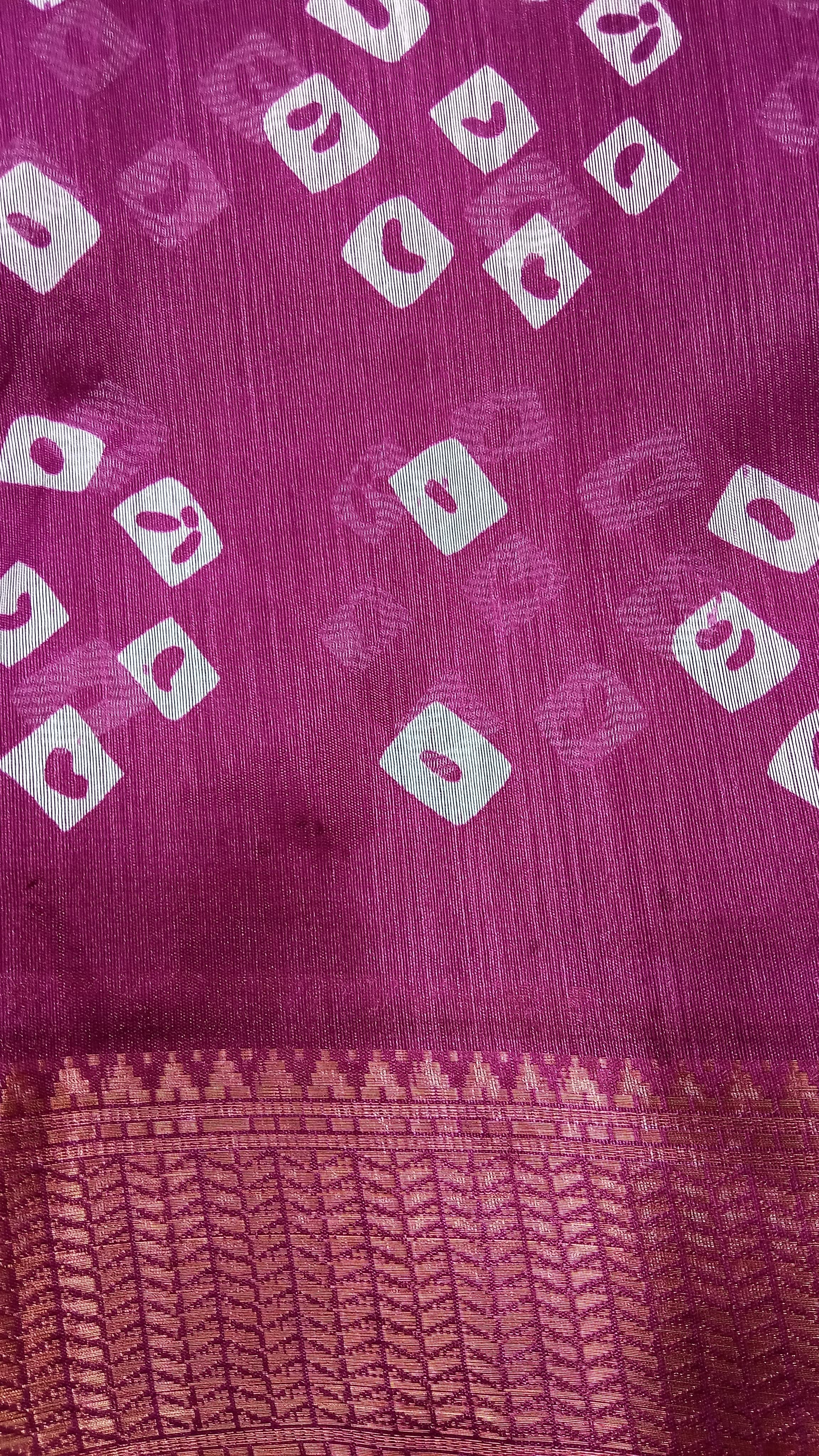 Cotton Blend Dobby Bandhej Printed Wine Saree with Blouse – 6 Meter | Ivaara.