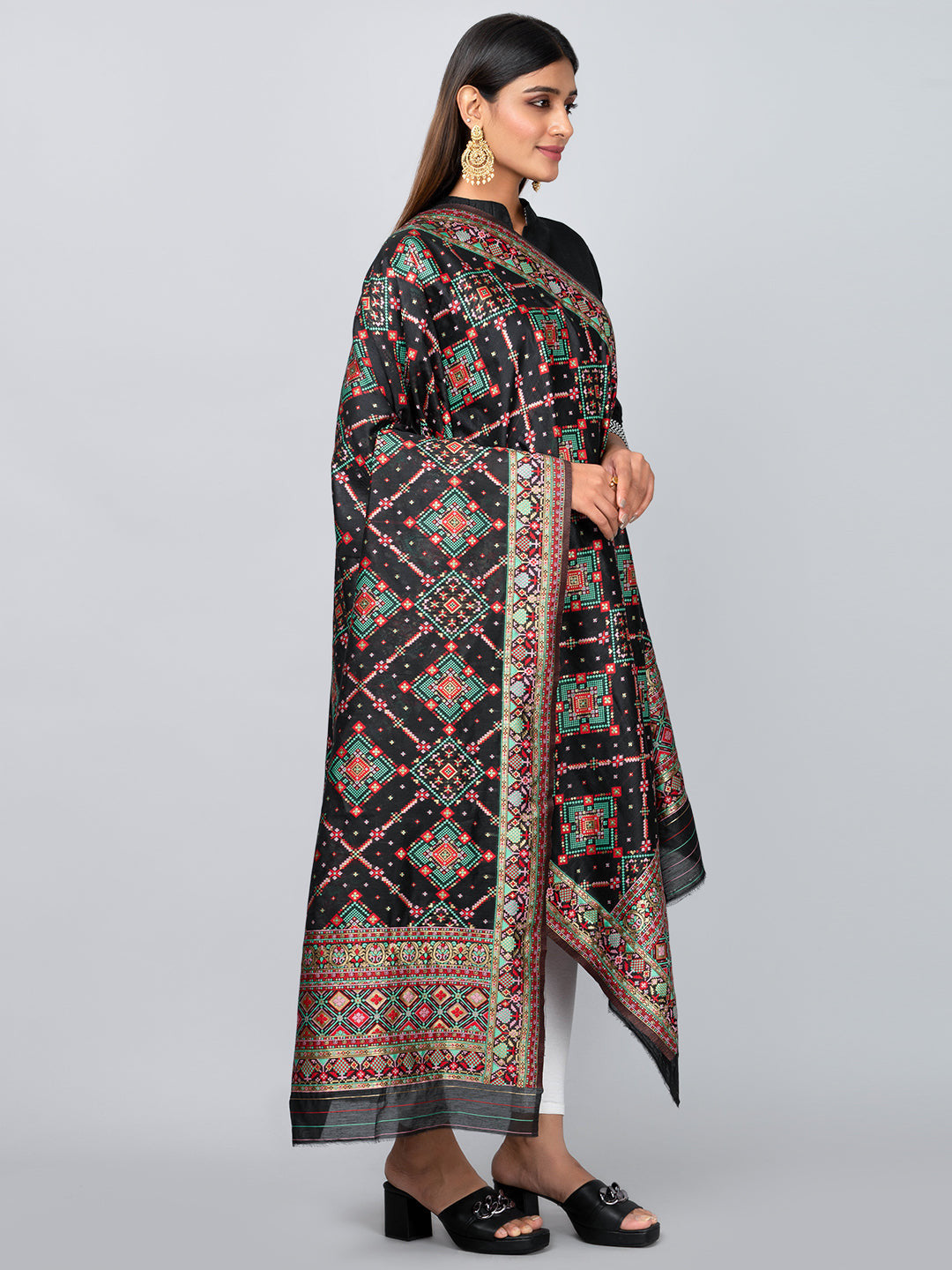 Kashmiri Women Fancy Dupatta Ivaara (KWD-4).